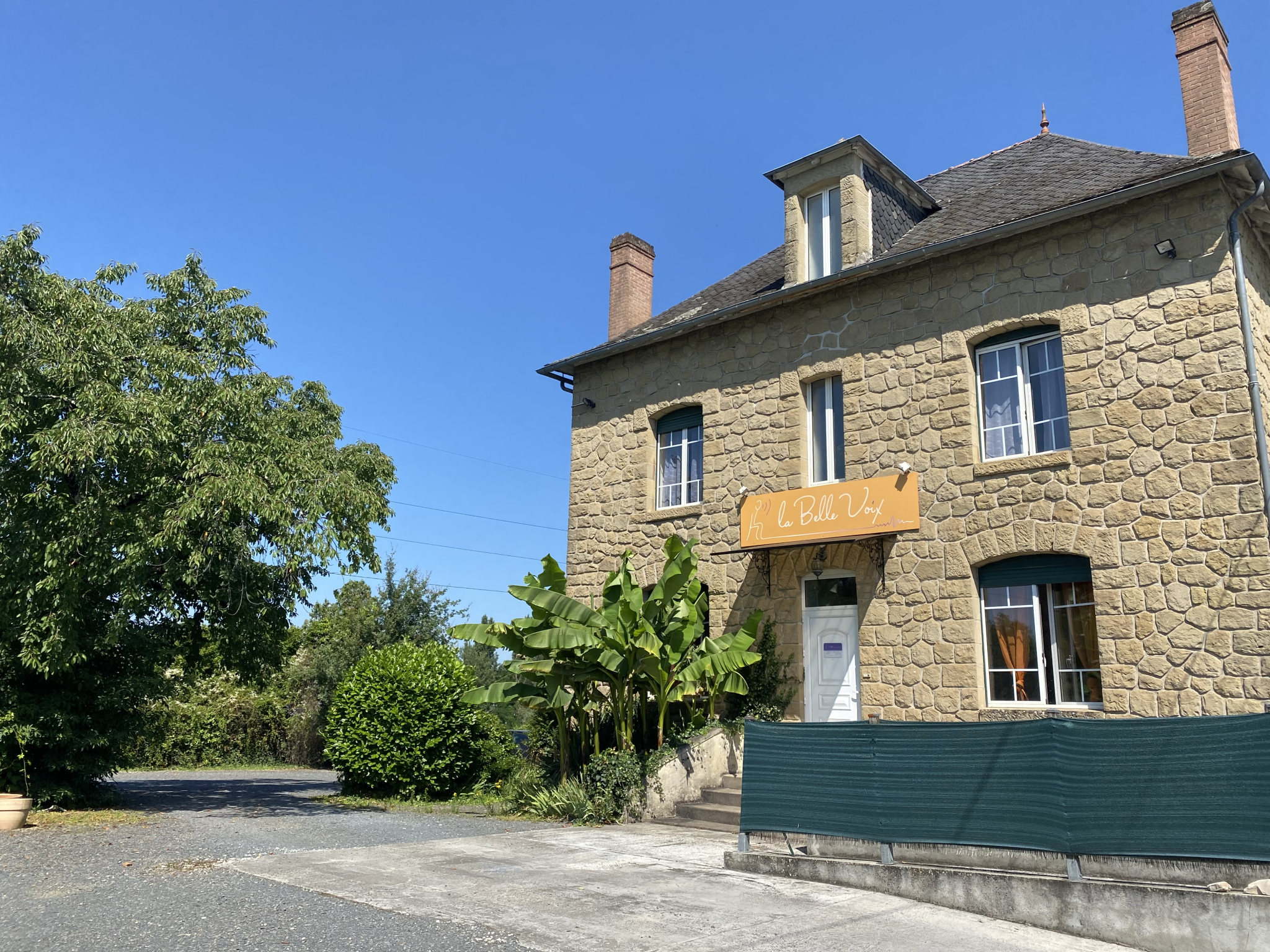 Bien immobilier professionnel  adapté pour  divers projets
